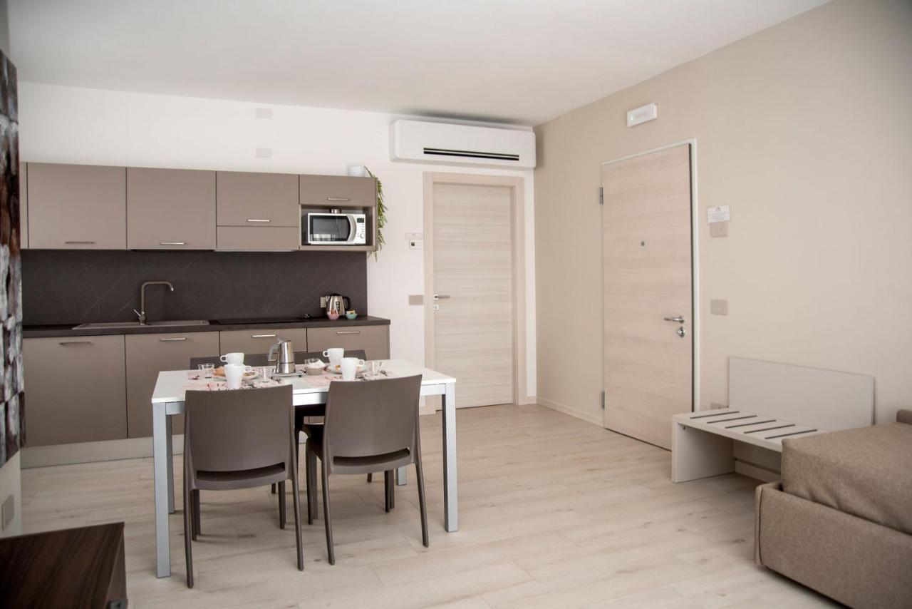 Apartment Camelot Red -